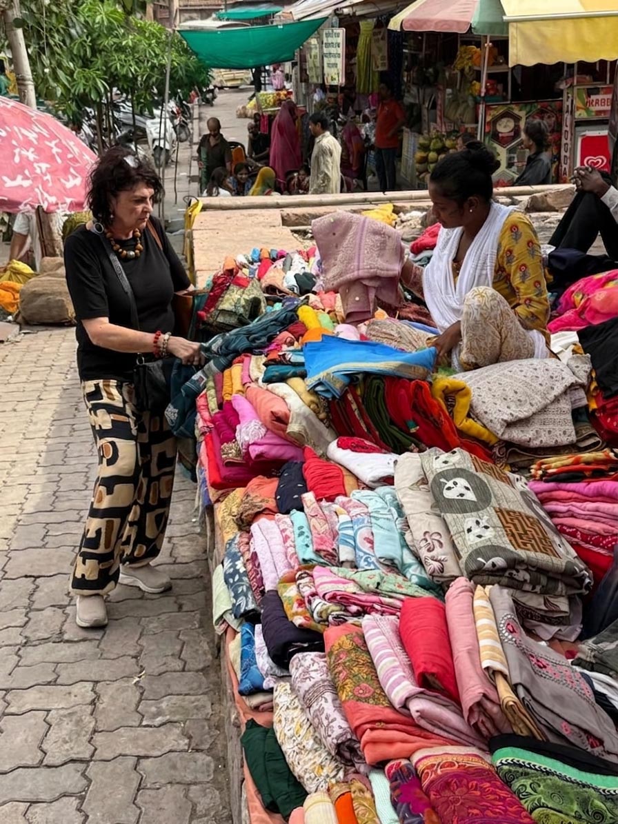 A Treasure Hunt for Colour and Silk image 1